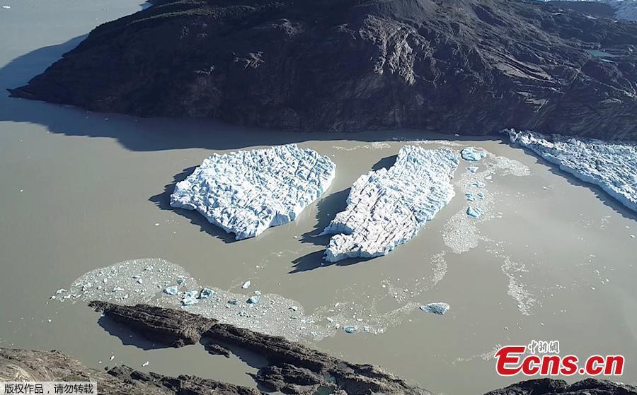 Two new icebergs are seen after breaking off from the Grey glacier in Patagonia, Chile March 9, 2019. The breaks, which occurred on Feb. 20 and March 7, came after a larger block of ice the size of three soccer fields, (380 meters by 350 meters, separated from the glacier, which sits in a glacial lake in Torres del Paine National Park in southern Chile, in November 2017. The break aroused fears that such ruptures are becoming more frequent. (Photo/Agencies)