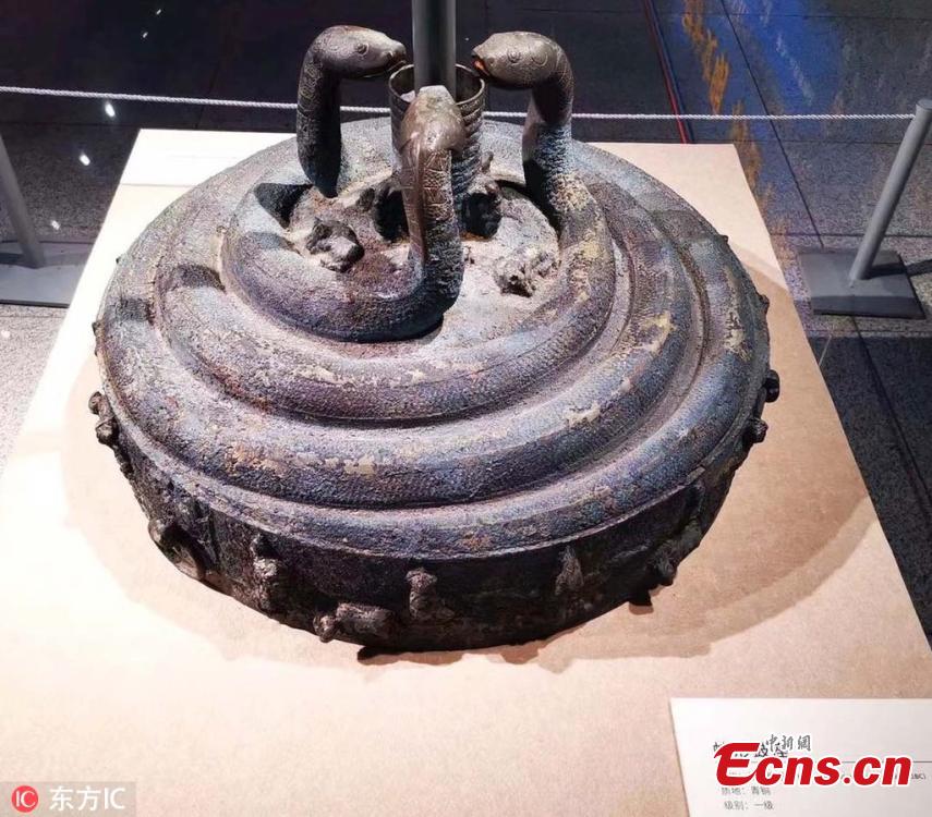 The bronze stand of a Jiangu, a large barrel drum mounted on a pole, is on display at the Shanxi Museum in Taiyuan City, Shanxi Province, March 14, 2019 as police hold an exhibition to display relics they have recovered. A first-class national cultural relic, the stand from the Warring States Period (475-221 B.C.) features three snakes and delicate images of several other animals. With a diameter of 77 centimeters and 47 centimeters tall, it weighs 80 kilograms, making it the largest and heaviest drum stand ever excavated in China. (Photo/IC)