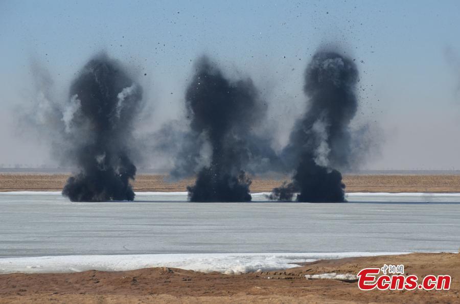 A drill is held to practice ice-clearing methods to be used both in the Yellow River and on ground in Baotou City, North China\'s Inner Mongolia Autonomous Region, March 13, 2019. The region\'s Flood Control and Drought Relief Office deployed bomber, hovercraft and drone in the drill. (Photo: China News Service/Zhang Linhu)