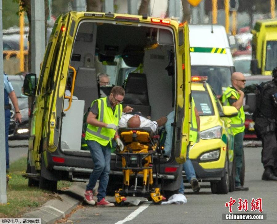 Ambulance staff take a man from outside a mosque in central Christchurch, New Zealand, Friday, March 15, 2019.  At least 40 people were killed in multiple shootings in the two mosques of New Zealand\'s Christchurch on Friday afternoon, and police said they have arrested four suspects so far.  (Photo/Agencies)