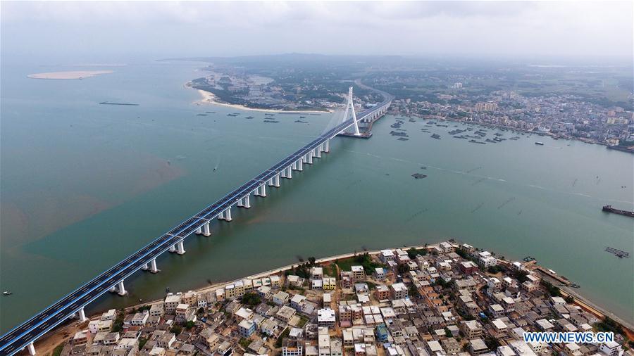 Aerial photo taken on March 18, 2019 shows the Haiwen Bridge, south China\'s Hainan Province. The cross-sea bridge, which was built over seismic faults, officially started operation on Monday. The total length of the bridge is 5.597 km, including about 3.959 km across the sea. The bridge, which links Yanfeng Township of Haikou City and Puqian Township of Wenchang City, cut the trip between the two places from an hour and a half to about 20 minutes. (Xinhua/Guo Cheng)