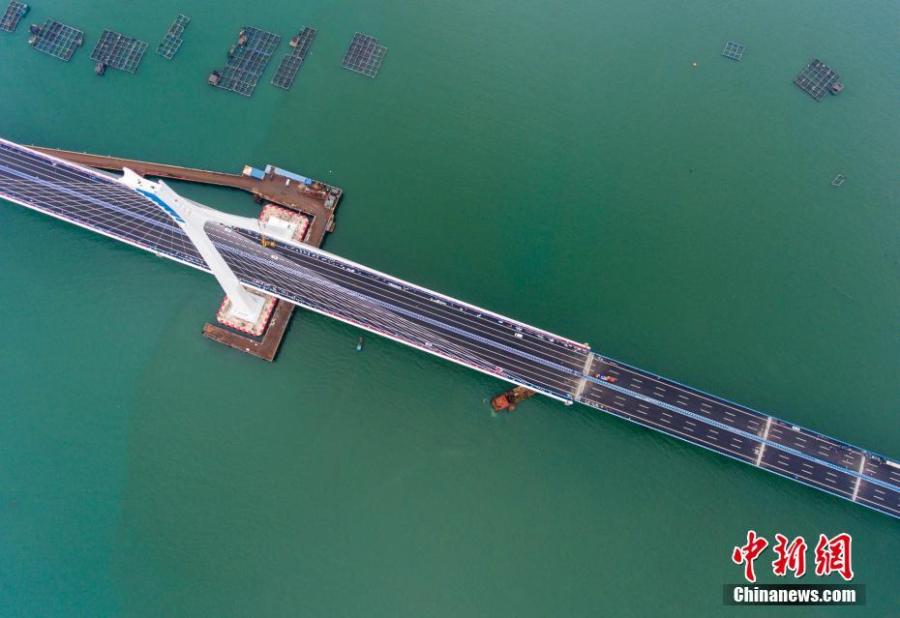 Aerial photo taken on March 18, 2019 shows the Haiwen Bridge, South China\'s Hainan Province. The cross-sea bridge, built over seismic faults, officially started operation on Monday, cutting the trip between Haikou City and Puqian Township of Wenchang City from an hour and a half to about 20 minutes. With a total length of 5.597 km, including about 3.959 km across the sea, the  Haiwen Bridge is the first cross-sea bridge crossing active faults and the most earthquake-resistant bridge in China. (Photo: China News Service/Luo Yunfei)