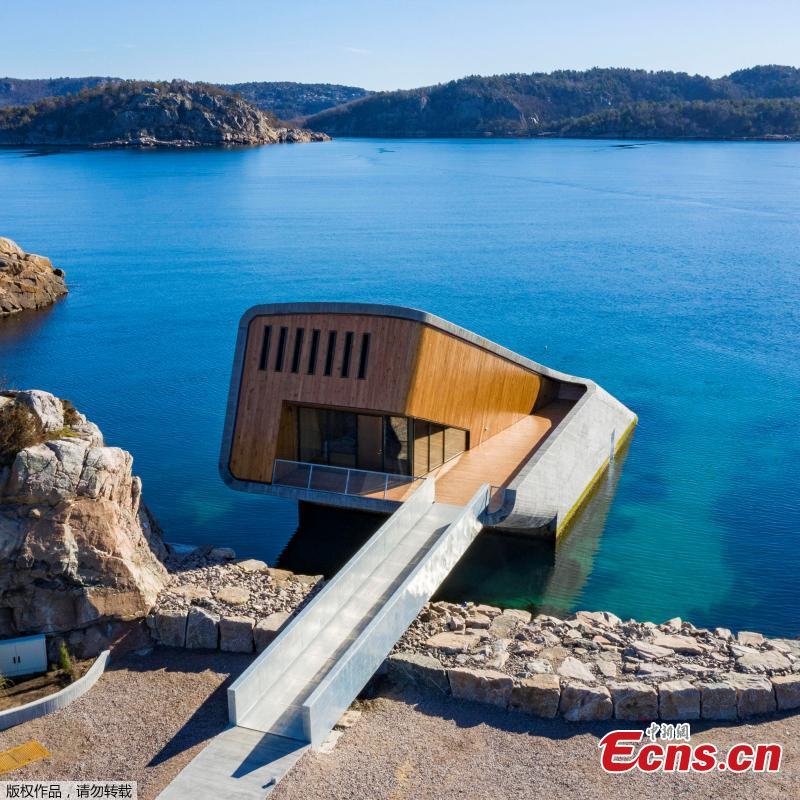 The entrance is at shore level, and the area where the restaurant is submerged is often battered by severe weather - which makes for a more spectacular underwater view, according to the architects. (Photo/Agencies)
