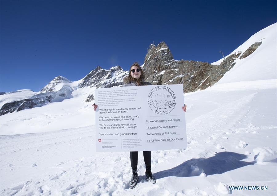 Swiss teenager Selma Schellenberg shows a copy of a postcard calling for action against climate change on the Aletsch glacier under Jungfraujoch in Switzerland, on March 20, 2019. Some 900 postcards from youths all over the world were stamped and sent on Wednesday from Europe\'s highest postbox on the Jungfraujoch peak, Switzerland, to global leaders, calling for action against climate change. (Xinhua/Xu Jinquan)