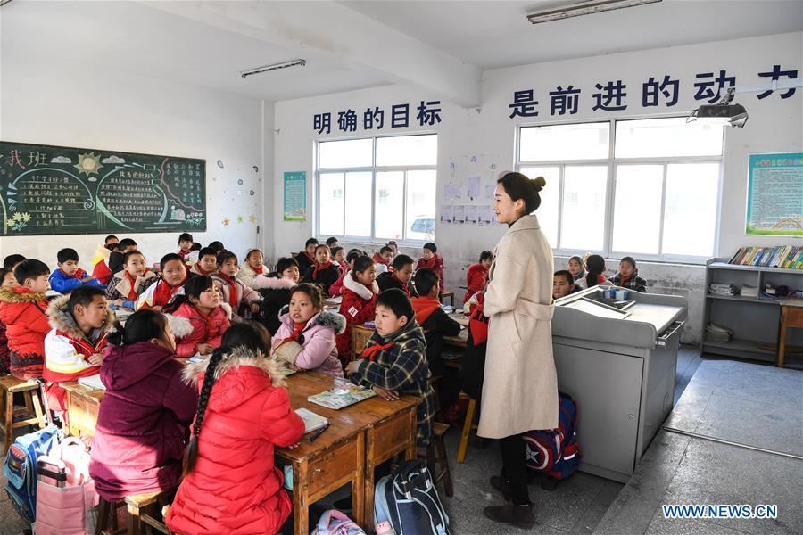 Pupils attend a class at Hai\'anji Central Primary School in Xiangshui County, Yancheng, east China\'s Jiangsu Province, March 25, 2019. All 10 schools temporarily closed after a chemical plant blast in east China\'s Jiangsu Province have been repaired and reopened on Monday. Doors and windows in the 10 primary and middle schools were shattered by the powerful explosion on Thursday, with over 100 students suffering minor injuries caused by broken glass, the local education authorities said. Students were immediately taken to safety, and the injured were treated at nearby hospitals, said Gong Yansen, deputy head of the education bureau of Xiangshui County, where the plant is located. (Xinhua/Li Bo)