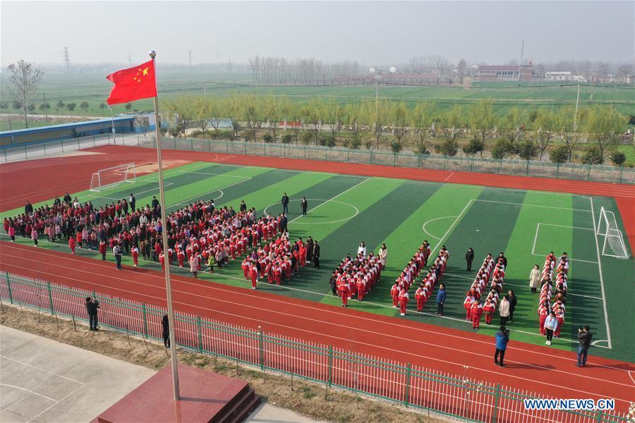 A flag-raising ceremony is held at Hai\'anji Central Primary School in Xiangshui County, Yancheng, east China\'s Jiangsu Province, March 25, 2019. All 10 schools temporarily closed after a chemical plant blast in east China\'s Jiangsu Province have been repaired and reopened on Monday. Doors and windows in the 10 primary and middle schools were shattered by the powerful explosion on Thursday, with over 100 students suffering minor injuries caused by broken glass, the local education authorities said. Students were immediately taken to safety, and the injured were treated at nearby hospitals, said Gong Yansen, deputy head of the education bureau of Xiangshui County, where the plant is located. (Xinhua/Li Bo)