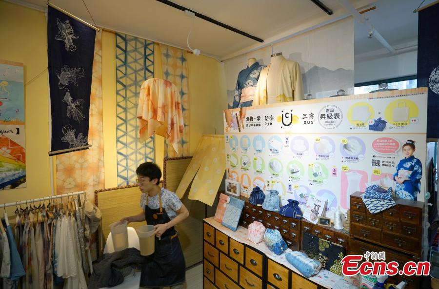 A view of Dyelicious, a studio that uses leftover food and plants to make natural dyes in Hong Kong.  The studio has made dyes in about eight primary colors, which can be further mixed to create dozens of hues. (Photo: China News Service/Zhang Wei)