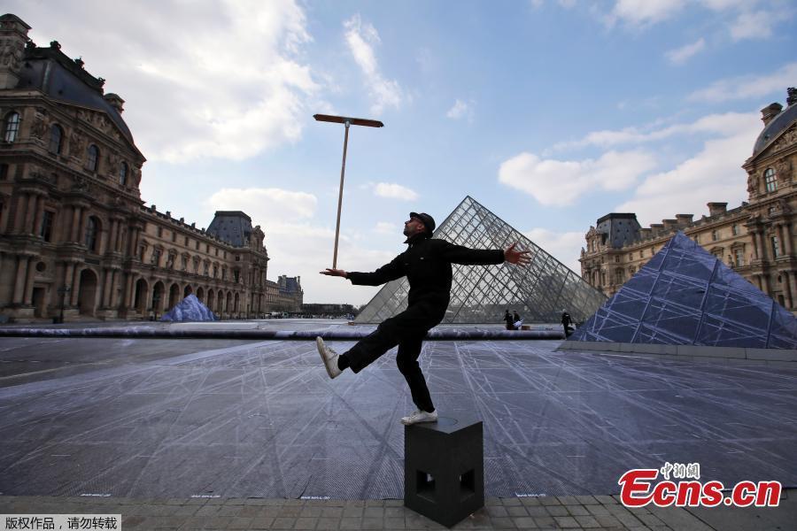 French artist JR performs in the courtyard of the Louvre Museum near the glass pyramid designed by Ieoh Ming Pei as the Louvre Museum celebrates the 30th anniversary of its glass pyramid in Paris, France, March 26, 2019.  (Photo/Agencies)