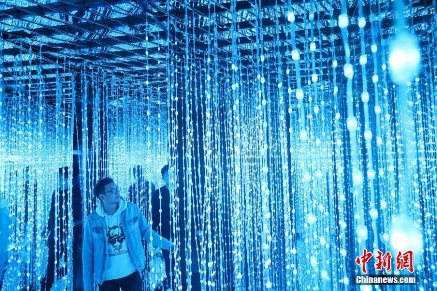 The exhibition Traversing Through Fantasy is held in Changzhou, East China\'s Jiangsu province, March 27, 2019.