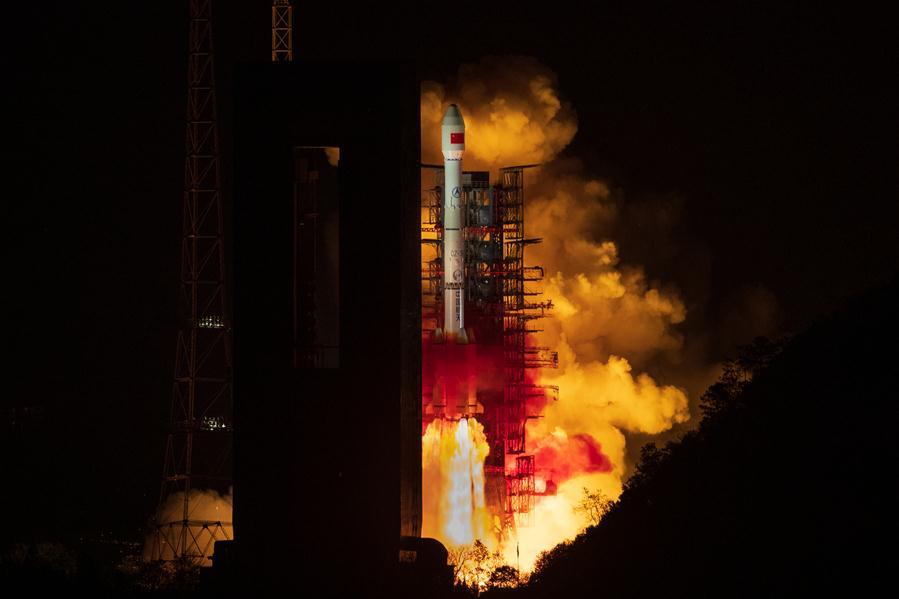 The Tianlian II-01 satellite is launched by a Long March-3B carrier rocket at the Xichang Satellite Launch Center in southwest China\'s Sichuan Province, on March 31, 2019. China sent the new data relay satellite into orbit from the Xichang Satellite Launch Center late Sunday night. The Tianlian II-01 satellite was launched at 11:51 p.m. Beijing Time by a Long March-3B carrier rocket. As the first satellite to constitute China\'s second-generation data relay satellite network, the Tianlian II-01 will provide data relay, measurement and control, transmission services for manned spacecraft, satellites, carrier rockets and other non-spacecraft users. (Xinhua/Guo Wenbin)