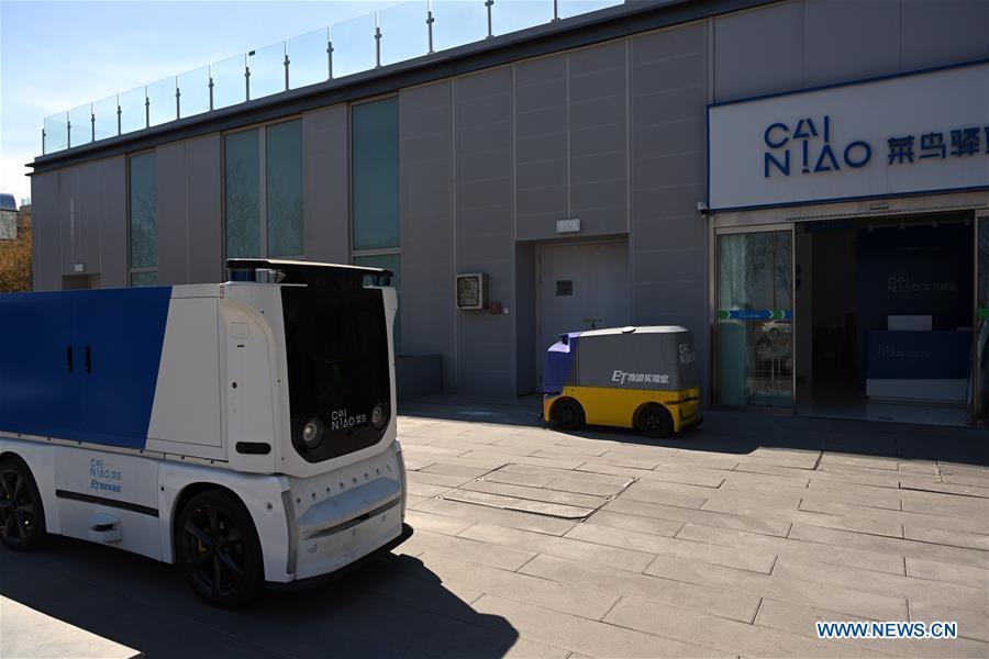 An unmanned express delivery vehicle runs to a Cainiao Network Station in Xiongan New Area, north China\'s Hebei Province on March 31, 2019. The unmanned express delivery vehicle, independently researched and developed by Cainiao Network, Alibaba\'s logistics arm, was recently put into service at Xiongan citizen service center. The new energy vehicle can convey about 200 small packages at one time from delivery station to intelligent cabinet. (Xinhua/Jin Liangkuai)