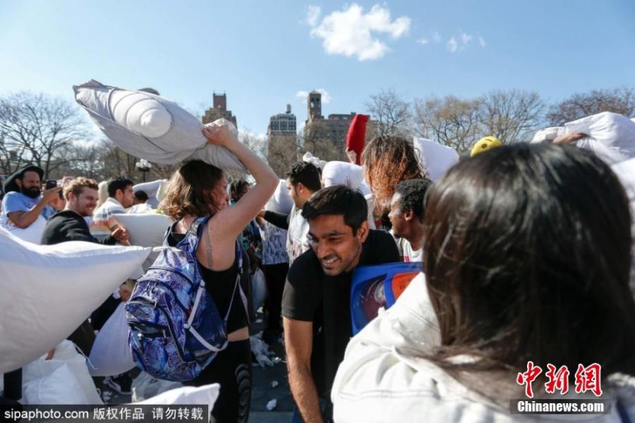 Participants take part in New York City\'s annual Pillow Fight Day in Washington Square Park on April 6, 2019. People engaged in friendly battle with each other during the event. (Photo/SipaPhoto)