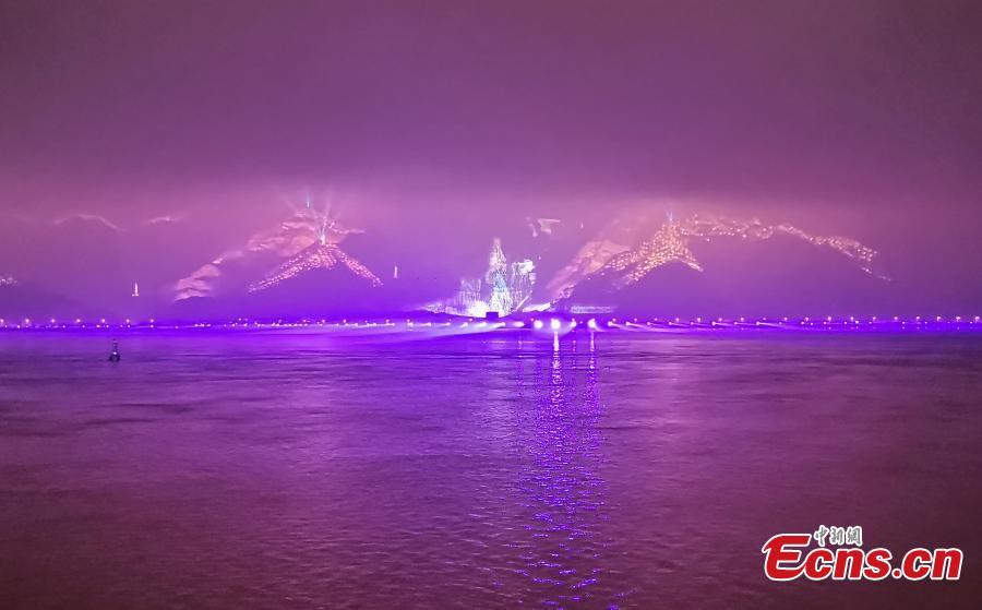 A stunning light show is staged in Wenzhou City, Zhejiang Province, April 8, 2019. The light show has made use of the Shengmeijian Mountain and water area as well as the city\'s buildings to present different light effects. The show covers a mountain area of 9.5 million square meters, and is said to be the largest such project in China. (Photo: China News Service/Zhang Yin)