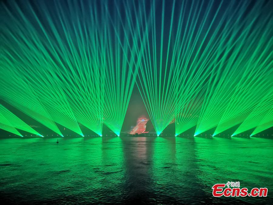 A stunning light show is staged in Wenzhou City, Zhejiang Province, April 8, 2019. The light show has made use of the Shengmeijian Mountain and water area as well as the city\'s buildings to present different light effects. The show covers a mountain area of 9.5 million square meters, and is said to be the largest such project in China. (Photo: China News Service/Zhang Yin)