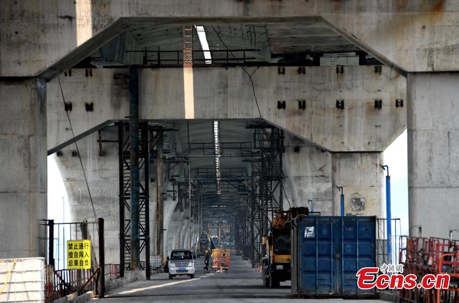 Construction of the cross-Straits highway-rail bridge underway in Pingtan, East China\'s Fujian Province, April 9, 2019. The first of its kind in China, the combined cross-sea rail and highway bridge across the Pingtan Straits has two tiers, one for railways from Fuzhou to Pingtan, the other for a six-lane highway from Changle to Pingtan. The bridge, spanning 16.34 km, will open to traffic in 2020. (Photo: China News Service/Zhang Bin)