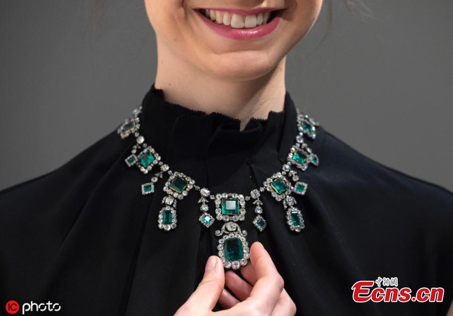 A model wears a 19th century emerald and diamond fringe necklace, during a media opportunity at Christie\'s auction rooms in London, Tuesday, April 9, 2019. The necklace estimated at 1,500,000-2,500,000 US dollars will be sold at the Geneva Magnificent Jewels auction on May 15. (Photo/IC)