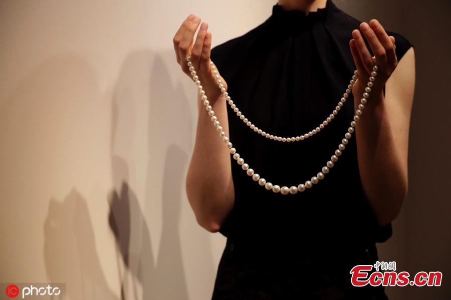 A model displays a natural pearl sautoir with one hundred and ten natural pearls, at Christie\'s auction rooms in London, Tuesday, April 9, 2019. The necklace estimated at 2,500,000-3,500,000 US dollars will be sold at the Geneva Magnificent Jewels auction on May 15. (Photo/IC)