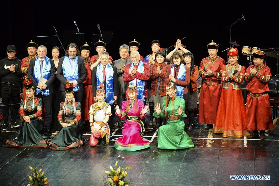 Croatian Former President Stjepan Mesic (C) and Chinese Ambassador to Croatia Hu Zhaoming pose with members of Hinggan Folk Music Ensemble in Varazdin, Croatia, Feb. 12, 2019. \