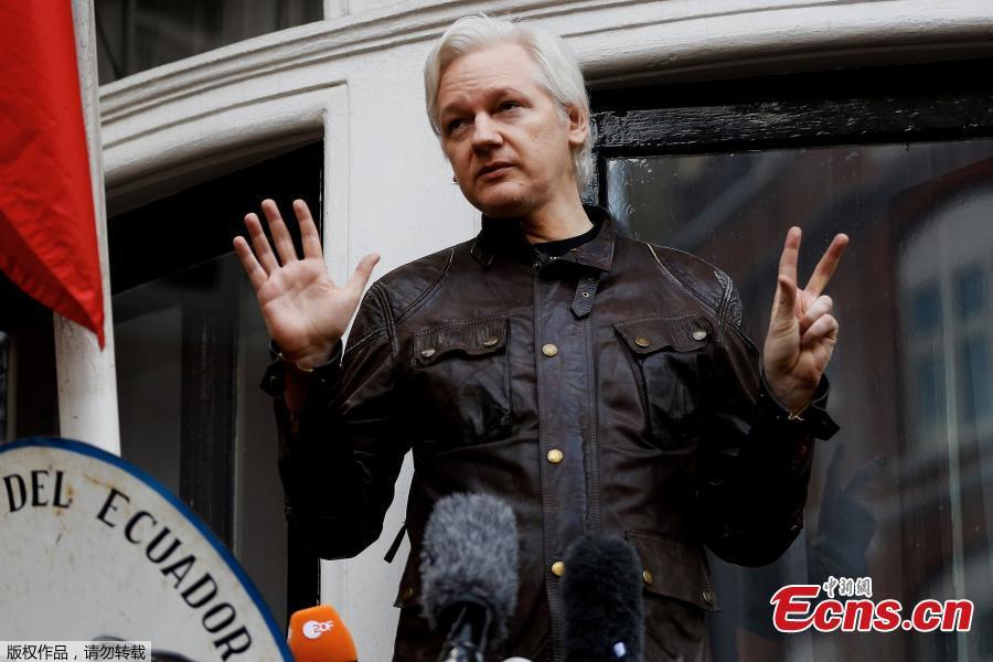 Julian Assange is seen on the balcony of the Ecuadorian Embassy in London, May 19, 2017. British police dragged WikiLeaks founder Julian Assange out of Ecuador\'s embassy on Thursday after his seven-year asylum was revoked, paving the way for his extradition to the United States for one of the biggest ever leaks of classified information. (Photo/Agencies)