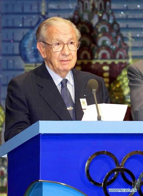 File photo taken on July 13, 2001 shows Juan Antonio Samaranch, former president of the International Olympic Committee (IOC), announcing that Beijing, capital of China, won the right to host the 2008 Olympics during a meeting in Moscow, Russia. From sending athletes to Helsinki Summer Olympic Games for the very first time in 1952 to winning the bid to host 2022 Winter Olympic Games in 2015, the People\'s Republic of China went through a remarkable history of sports, including successfully hosting the 2008 Summer Olympic Games and preparing for the upcoming 2022 Winter Olympic Games. (Xinhua)
