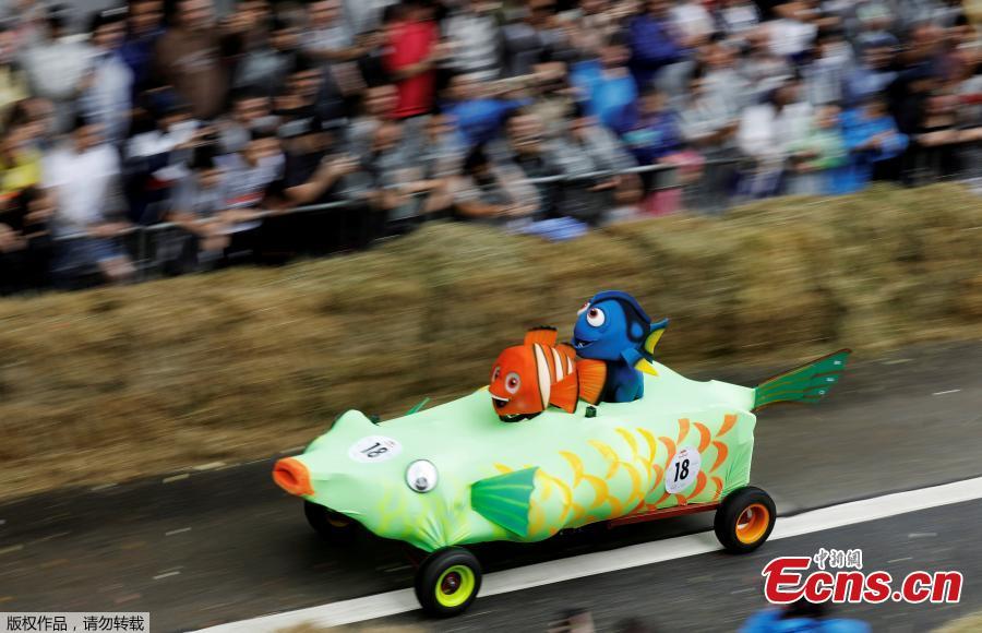 Competitors ride a homemade vehicle on a downhill track during the Red Bull Soapbox Race in Sao Paulo, Brazil, April 14, 2019. The Red Bull Soapbox race is an annual event where amateur drivers race their homemade soapbox vehicles down a hill through obstacles. (Photo/Agencies)