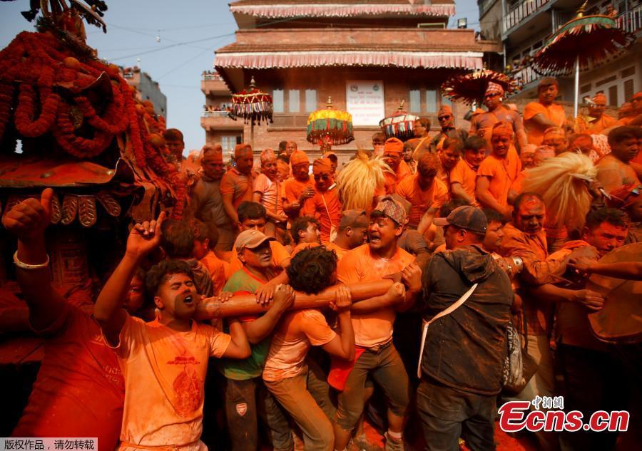 Nepalese devotees participate in chariot procession during a celebration of Sindoor Jatra Festival at Thimi in Bhaktapur, Nepal, April 15, 2019. The festival is celebrated to welcome the Nepalese New Year and the beginning of the spring season in Nepal.  (Photo/Agencies)