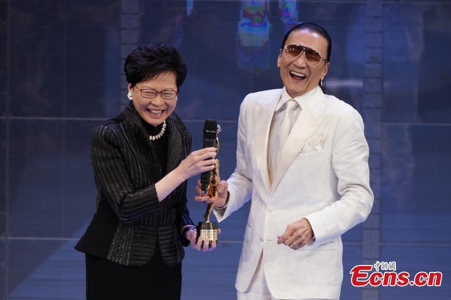Hong Kong\'s chief executive Carrie Lam Cheng Yuet-ngor presents the Lifetime Achievement Award to veteran actor Patrick Tse Yin at the 38th Hong Kong Film Awards, April 14, 2019. Crime thriller Project Gutenberg was the night\'s biggest winner, bagging seven awards, including best film, after receiving 17 nominations. (Photo: China News Service/Zhang Wei)