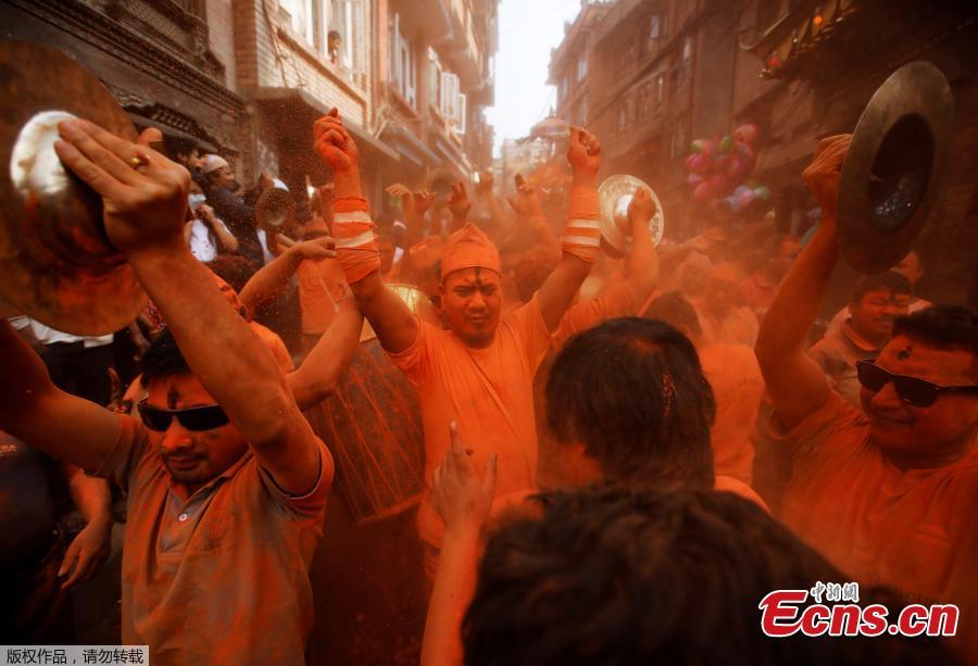 Nepalese people dance during a celebration of Sindoor Jatra Festival at Thimi in Bhaktapur, Nepal, April 15, 2019. The festival is celebrated to welcome the Nepalese New Year and the beginning of the spring season in Nepal.  (Photo/Agencies)