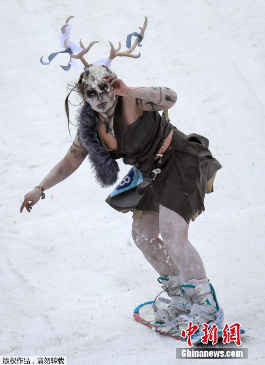 A costumed snowboarder glides down in attempt to cross a pool of water at the foot of a ski slope during the annual Gornoluzhnik amateur event to mark the end of the ski season at the Bobrovy Log ski resort in Krasnoyarsk, Russia, April 14, 2019. (Photo/Agencies)