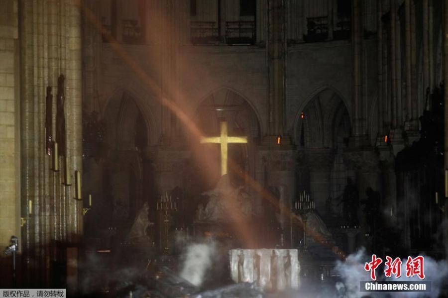 Photo shows the altar of Notre-Dame following the fire, April. 15, 2019. A catastrophic fire engulfed the upper reaches of Paris\'  (Photo/Agencies)