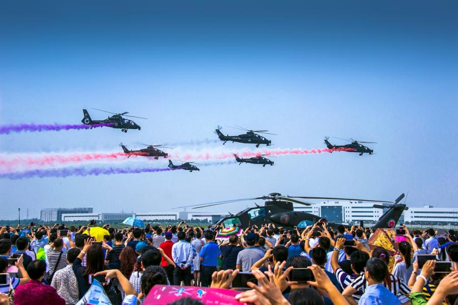 An air show during the China Helicopter Exposition hosted in Tianjin in 2015. (Photo/Tianjin Municipal Information Office)
