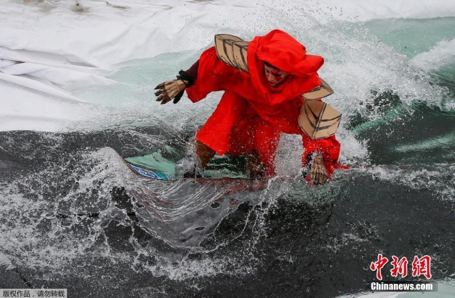 A costumed snowboarder attempts to cross a pool of water at the foot of a ski slope during the annual Gornoluzhnik amateur event to mark the end of the ski season at the Bobrovy Log ski resort in Krasnoyarsk, Russia, April 14, 2019. (Photo/Agencies)