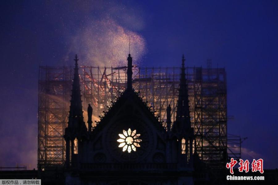 Flames and smoke rise from Notre Dame cathedral as it burns in Paris, April 15, 2019. (Photo/Agencies)