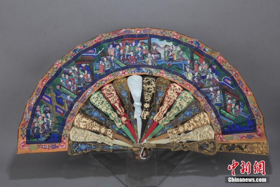 Ivory carvings are on display at an exhibition in Jinsha Site Museum in Chengdu City, Sichuan Province, April 16, 2019. The exhibition showed more than 100 ivory carvings made in the Ming (1368-1644) and Qing (1644-1911) dynasties from the collections of six state-owned museums. (Photo provided to China News Service)
