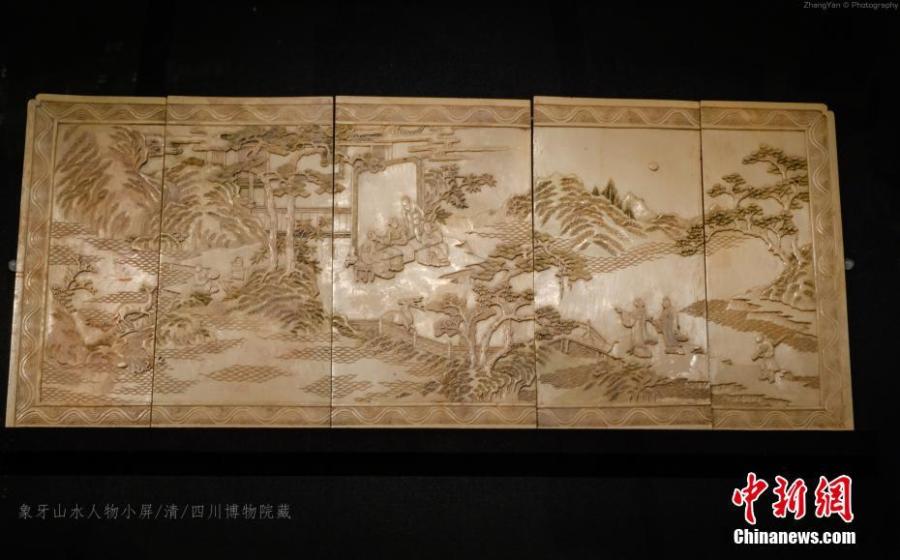 Ivory carvings are on display at an exhibition in Jinsha Site Museum in Chengdu City, Sichuan Province, April 16, 2019. The exhibition showed more than 100 ivory carvings made in the Ming (1368-1644) and Qing (1644-1911) dynasties from the collections of six state-owned museums. (Photo provided to China News Service)
