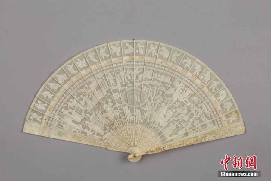 Ivory carvings are on display at an exhibition in Jinsha Site Museum in Chengdu City, Sichuan Province, April 16, 2019. The exhibition showed more than 100 ivory carvings made in the Ming (1368-1644) and Qing (1644-1911) dynasties from the collections of six state-owned museums. (Photo provided to China News Service)