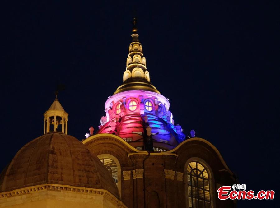 The dome of the Chapel of the Holy Shroud in Turin, Italy is illuminated in the colors of the French flag on Tuesday, April 16, 2019 in solidarity with the people of France following the fire at the Notre Dame Cathedral. The Chapel of the Holy Shroud was severely damaged by a fire in 1997 and reopened to the public last September, after 21 years of restoration.  (Photo/IC)