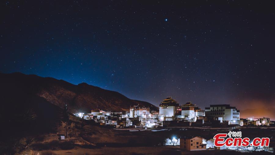 Stars in the night sky over the Ganden Sumtseling Monastery, the largest Tibetan Buddhist temple in Yunnan Province. (Photo/IC)