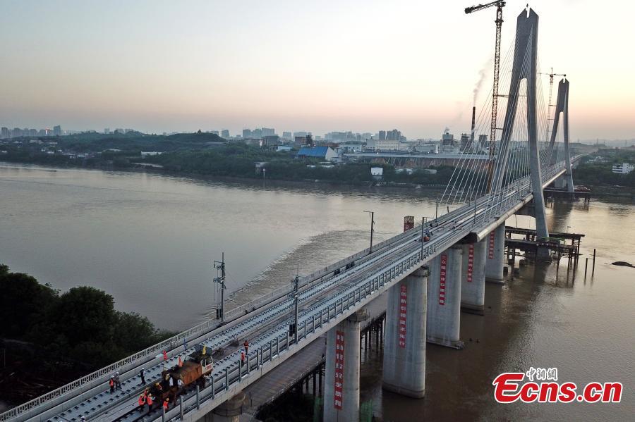 Construction is underway on the Ganjiang River bridge in Ganzhou City, Jiangxi Province, April 17, 2019. The cable-stayed bridge, part of the Nanchang-Ganzhou high-speed railway, is 2.156 kilometers long, with the main span reaching 300 meters and a tower 120.6 meters high. The bridge will carry bullet trains running up to 350 kilometers per hour. (Photo: China News Service/Ding Bo)