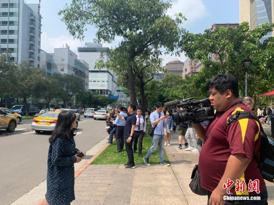 People gather in the street, after a 6.7-magnitude earthquake hit Hualien, Taiwan, April 18, 2019. (Photo/IC)