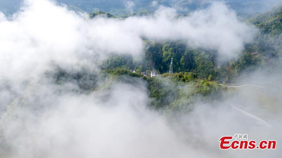 Clouds drape themselves over Xianjin Village in Wuchuan Gelao and Miao Autonomous County, Southwest China\'s Guizhou Province, April 17, 2019. The village, which is surrounded by lush mountains, appears particularly beautiful when viewed from above. (Photo: China News Service/Tian Dong)
