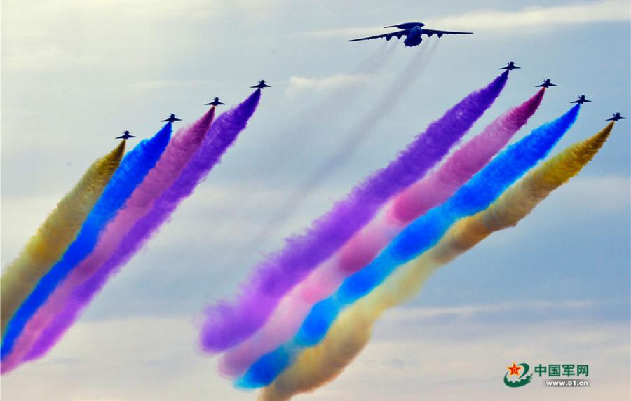The air force team performs during the parade commemorating the 70th anniversary of the victory of the Chinese People\'s War of Resistance Against Japanese Aggression and the World Anti-Fascist War on September 3, 2015. (Photo/81.cn)