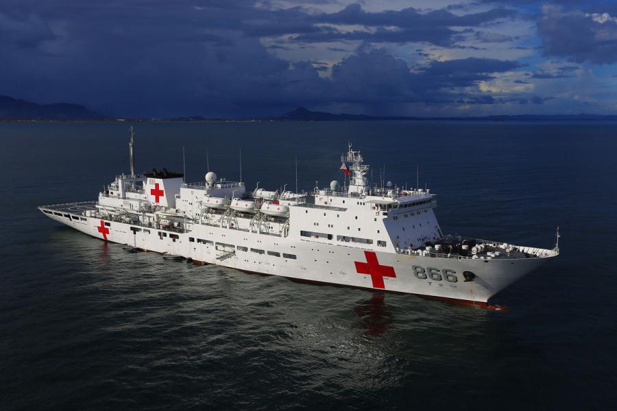 The PLA Navy hospital ship Peace Ark to the Philippines berthes at Leyte Gulf in the Philippines on a relief mission, Nov 29, 2013. (Ju Zhenhua/Asianewsphoto)