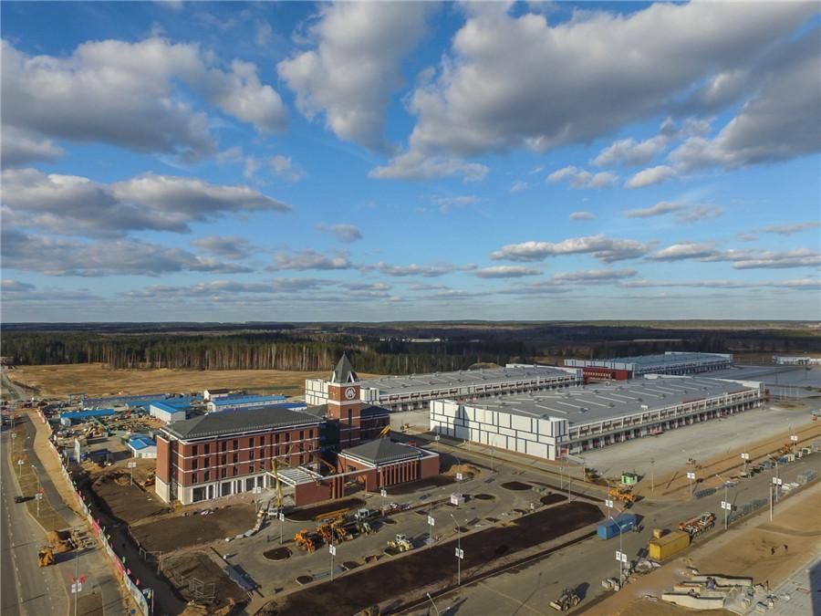 The China-Belarus Industrial Park is 25 km from Minsk, Belarus, and has attracted global investors and extended its influence to nearby regions. (Photo/Xinhua)

Industrial park project

China-Belarus Industrial Park, Belarus

The China-Belarus Industrial Park, located 25 km from Minsk and covering an area of 91.5 square kilometers, is the first special economic area in Belarus and the largest intergovernmental cooperation project between China and Belarus.

The industrial park is stepping up efforts to attract more global investors, with 43 companies registered by the end of February.

Among the 43 companies, 26 are from China, 10 from Belarus, and seven from other countries, like the United States and Russia. The companies have signed agreements to make total investments of more than $1 billion in the park.