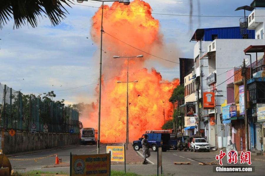 Photo shows a bomb exploded in Colomb as another bomb was getting defused near a bomb site, April 22, 2019.  This was the ninth explosion since Sunday. (Photo/Agencies)(Photo/Agencies)