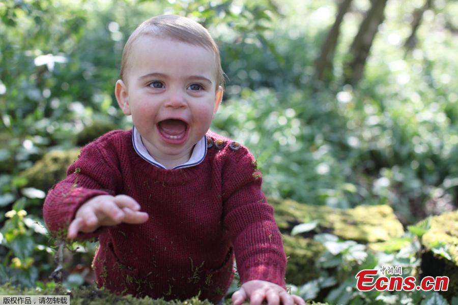 The photo released on April 22,2019 ,shows a rosy-cheeked and cheerful-looking Prince Louis having fun with the grass in the grounds of Anmer Hall, Norfolk, the family\'s country residence. (Photo/Agencies)

Three new photos of the UK\'s Prince Louis have been released by his parents, Prince William and Catherine, Duchess of Cambridge, ahead of his first birthday on Tuesday.