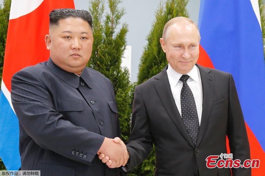 Russian President Vladimir Putin and DPRK top leader Kim Jong-un shake hands before their talks at the Far Eastern Federal University campus at Russky Island in the city of Vladivostok, Russia, April 25, 2019. (Photo/Agencies)