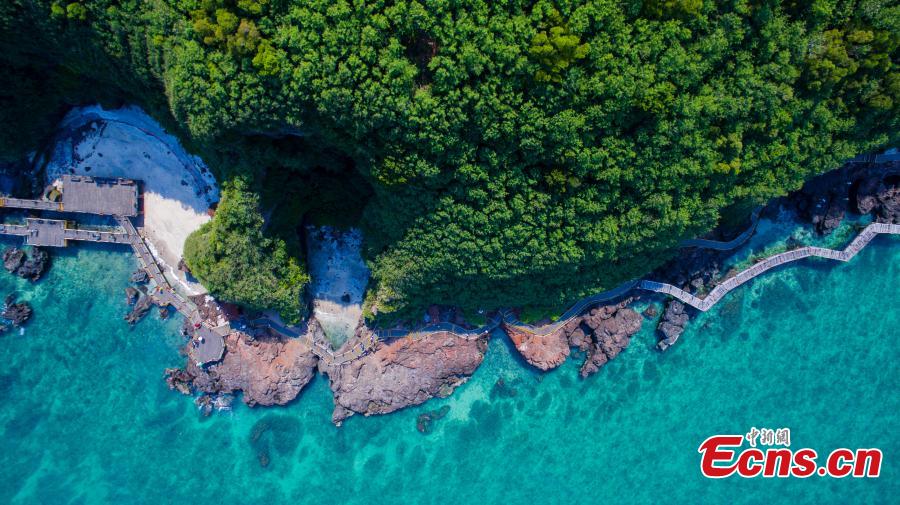 Photo taken on April 24, 2019 shows the amazing natural landscape of Weizhou Island in the Beibu Gulf, Southwest China\'s Guangxi Zhuang Autonomous Region, the youngest volcanic island in China. A national geological park was established on the island in 2004. (Photo: China News Service/Zhai Liqiang)