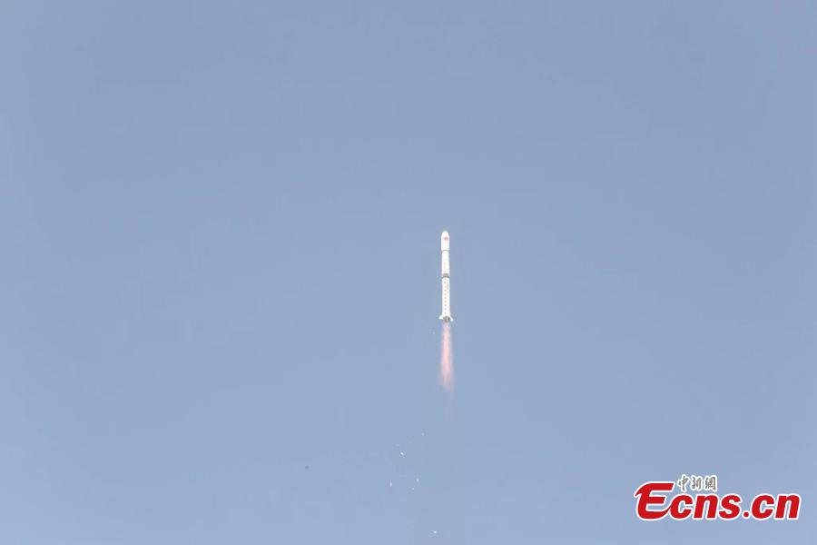 A Tianhui II-01 satellite blasts into orbit at 6:52 a.m., Beijing Time, from the Taiyuan Satellite Launch Center in north China\'s Shanxi Province, April 30, 2019. Launched by a Long March 4B carrier rocket, two Tianhui II-01 satellites will be used for scientific experiments, land resource survey, geographic survey and mapping. (Photo: China News Service/Liu Qiaoming)