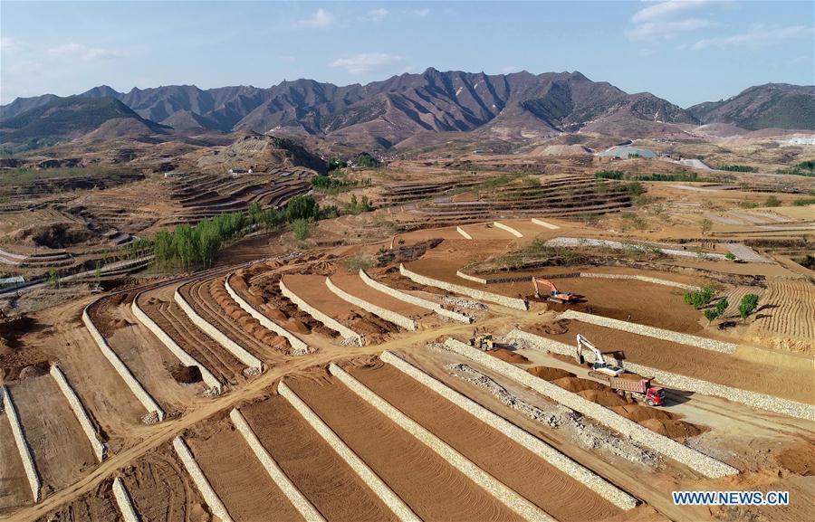 Aerial photo taken on May 2, 2019 shows workers working at the site of reclamation project on the abandoned mine area at Dahezhuang Village in Wuchong\'an Township of Qian\'an City, north China\'s Hebei Province. Local government has devoted to the reclamation and afforestation of mine areas in recent years. (Xinhua/Yang Shiyao)